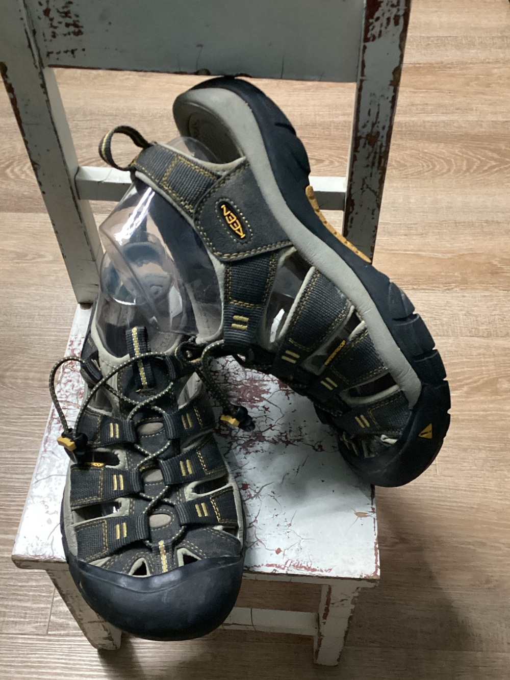 Keen Newport H2 Men's Gray and Yellow Outdoor Closed-Toe Sandals Size 9.5